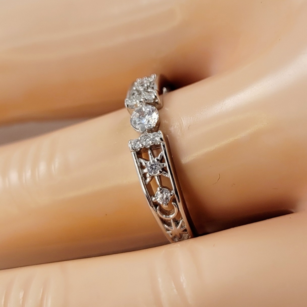 Delicate Sterling Silver Ring - Picture 11 of 12